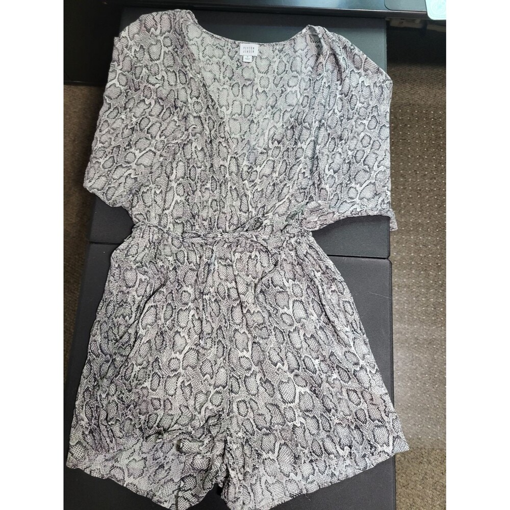 Peyton Jensen Romper Womens Small Grey Snakeskin Excellent V-Neck Short Sleeve